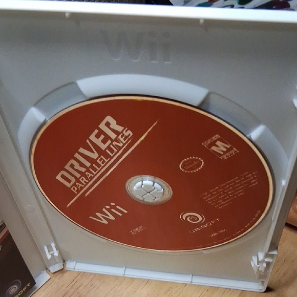 Ubisoft Driver Parallel Lines for Wii - Red - Picture 6 of 9